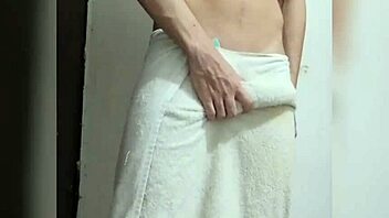 Latina babe masturbates and cums in WhatsApp video