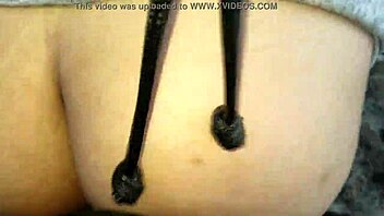 Puta, essa vadia sem valor me chupou e fodeu forte ao ar livre!