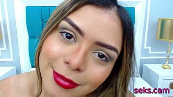 Amateur Latina babe shows off on webcam