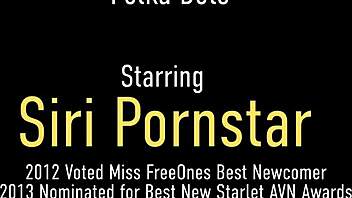 siri pornstar in polka dots plays with her sex toy collection 😈