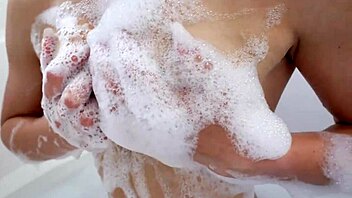 uau, aquele bbc encheu minha loira pequena de porra!