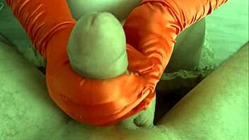 helgafoxxy's blowjob in color madness 😍