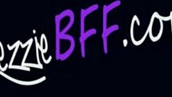 Horny blonde girls make out and finger each other 😘