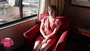 Вау, застенчивая девушка 18+ получает экстремальный интеррас трах! 😱