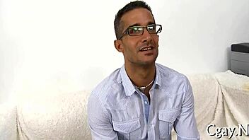 مص زب لزج للشاب المثلي 😏