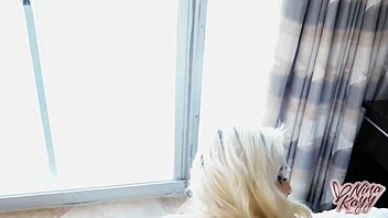 مؤخرة كبيرة نينا كاي تُنيك كسها بزب أسود عملاق. منظر مذهل في الحي!