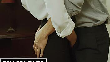 Ryan licks and fucks Kenna's shaved pussy 😍