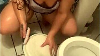 diario de uma atriz porno lavando o banheiro na quarentena