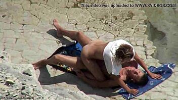 Amateur blonde gets pussyfucked in the great outdoors