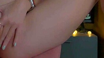 Sexy Teen 18+ Masturbating Her Shaved Wet Pussy