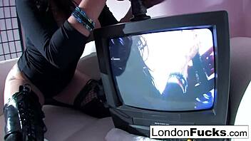 London's Keyes hot anal solo 😏