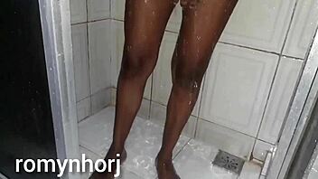 i'm a 18 year old brazilian latina getting lots of cumshots on webcam, full video on red