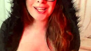 bea york veľké cicí krivá cutie halloween kostým striptease cuc a šuk bad dragon roleplay