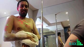 Gringo fica doido de tesao com a negra do rabo