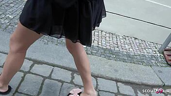 Duitse scout pikt magere harige Isabella op voor straat casting neuk! 😜