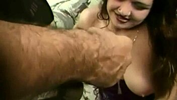 Sexy kurka vŕtaná starým chlapom v chlpatú píču