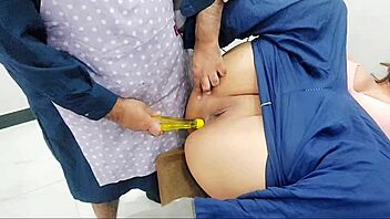 pakistani aunty gets anal from house cook while husband’s away at work