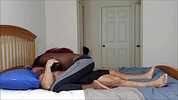 Paris Love gerakin Tony Dinozzo sampai klimaks meledak