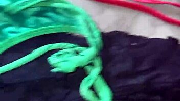 Karımın Kirli Külot ve Tangalarını Çiğ Kokluyorum