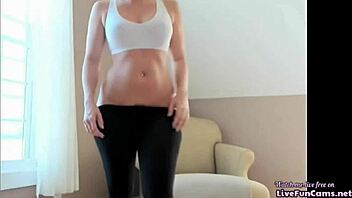 Bubble butt on webcam with big ass features