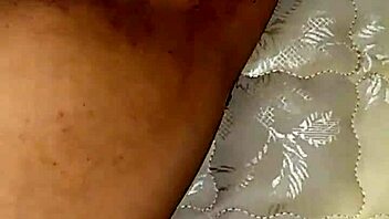 Sucking and licking a juicy pussy