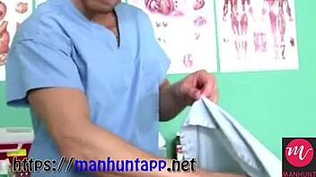 Gay doctor on Manhunt app is ready for some fun 😏