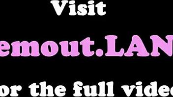 Amatoare trans își bagă degetele în curul strâmt anal