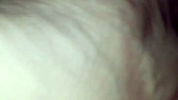 Iso kusi veli kiusaa tiukkaa persettä ilman kondomia.