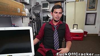 Trang fitte ødelagt av stor svart kuk backstage