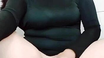 i'm alone with my vibrator, wanna cum join me? 😏