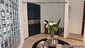 يا إلهي مش مصدق إني أنيك مؤخرة زوجة أبي قوي كده