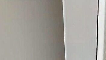 Me esp�a cuando voy a ba�arme y luego pasa esto