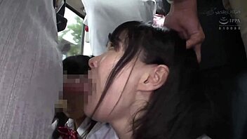 3仲良し２人組いじり比べ痴漢２ 友達の前で交互にイカされた女子 生