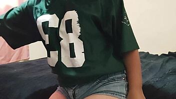 mi vecino me llena la conchita de leche rico