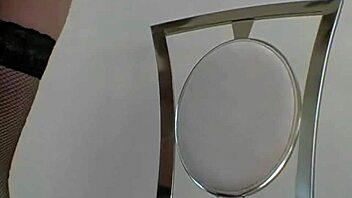 i love this cute blonde nude photoshoot closeup