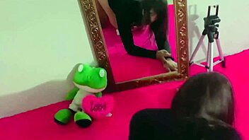 US teen gets anal pleasure from behind