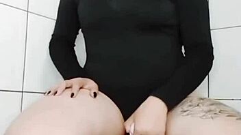 i'm alone with my vibrator, wanna cum join me? 😏