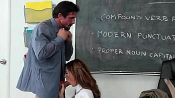 Remaja Berstoking Dikentot Keras Setelah Blowjob Panas