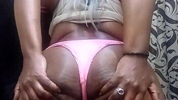 Naejae showing off her sexy stretching moves.