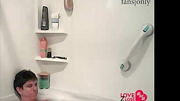 In the bath, the gay daddy jerks off during his workout session