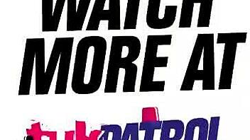 Gostosa asiática fodida duro no doggy selvagem