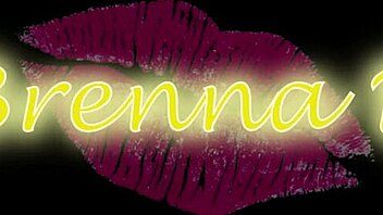 Prova crop top e minigonna rossa in lingerie sexy