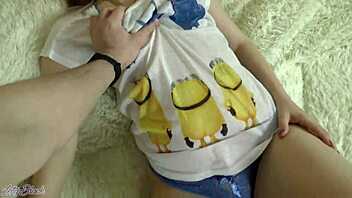 I cum on her round ass