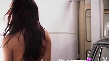 omg i cant believe sarah mollica showed her perfect 18+ body at photoshoot... so hot