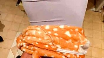 how to relax... umm, with darcy dark & azumi liu?