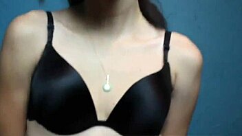 Femdom punishes slave by kicking balls