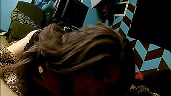 sucking that young trans cock 😍