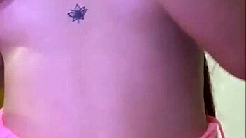 joven milf explores her oily body solo