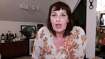 Shrinking sexbomb gets her mouth and tongue filled with vore