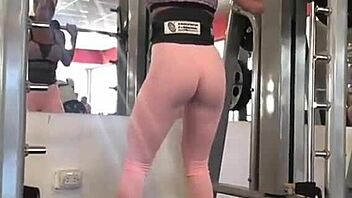 Famous Argentinian bodybuilder shows off his curvy butt in stunning sunset video